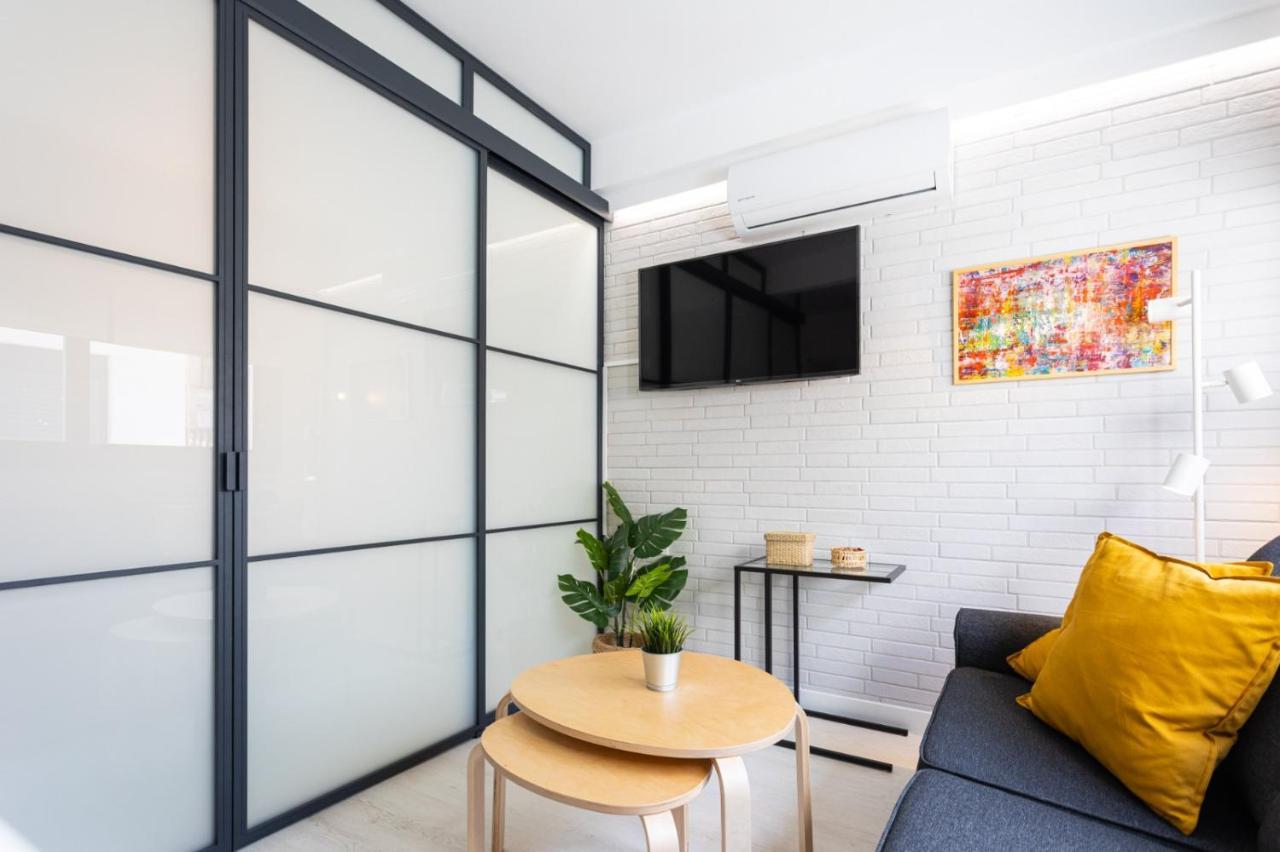 Suite Home Cervantes Malaga Bagian luar foto